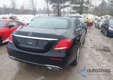 2017 Mercedes-Benz E 300 z USA, uszkodzony, nr VIN WDDZF4JB1HA255118